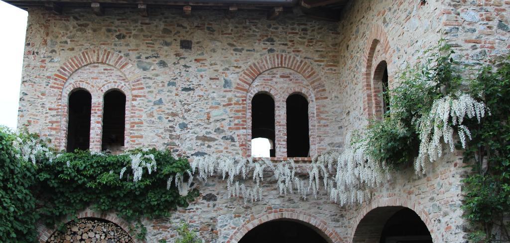 Castello Di Strambinello Panzió Kültér fotó