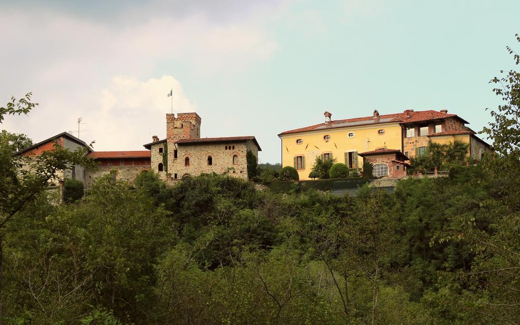 Castello Di Strambinello Panzió Kültér fotó