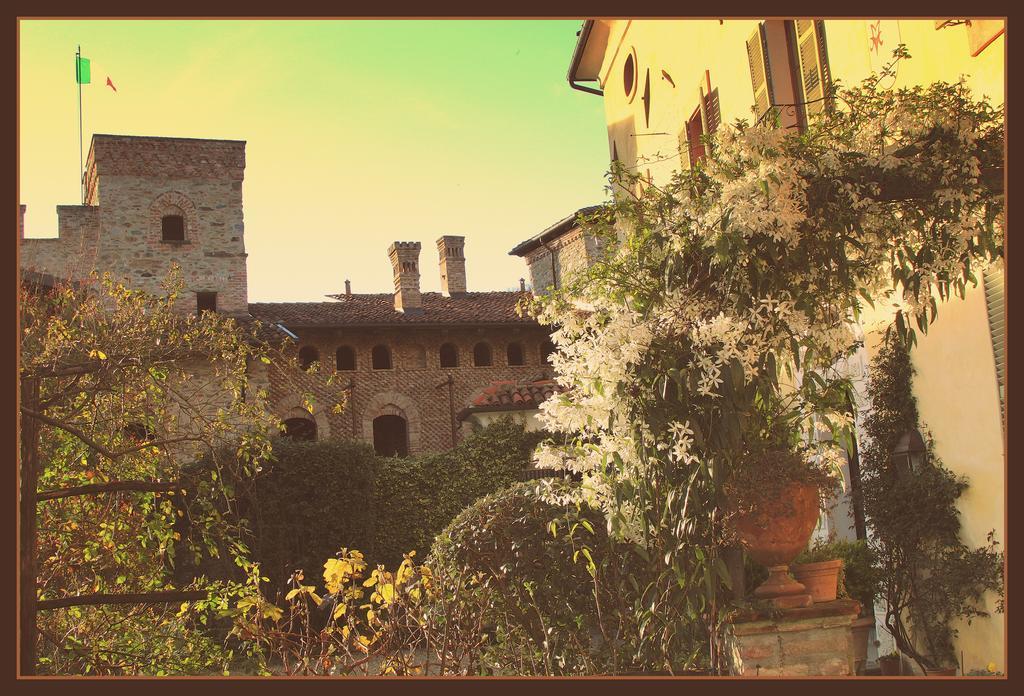 Castello Di Strambinello Panzió Kültér fotó