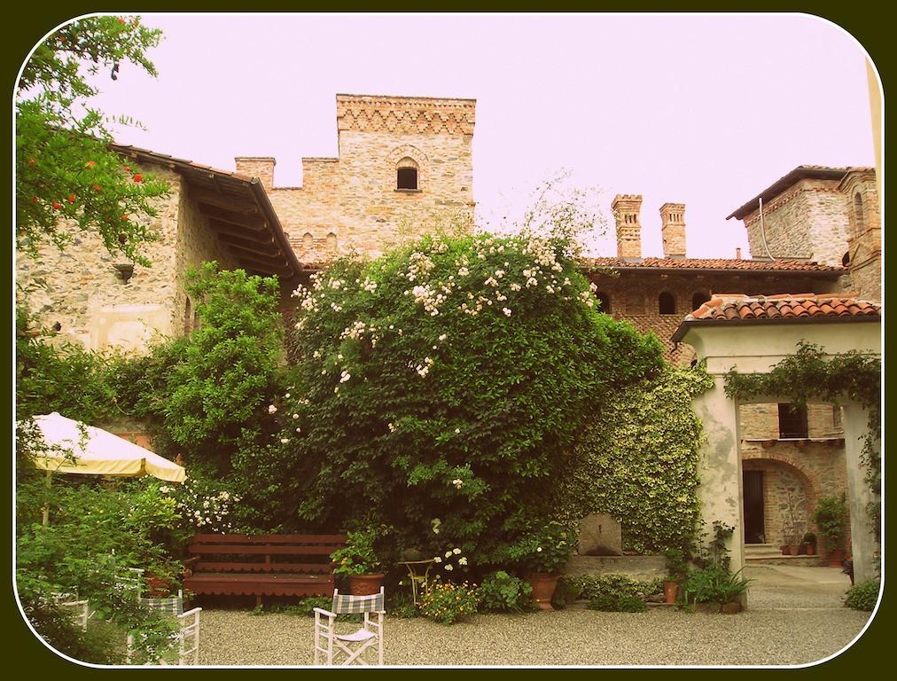 Castello Di Strambinello Panzió Kültér fotó